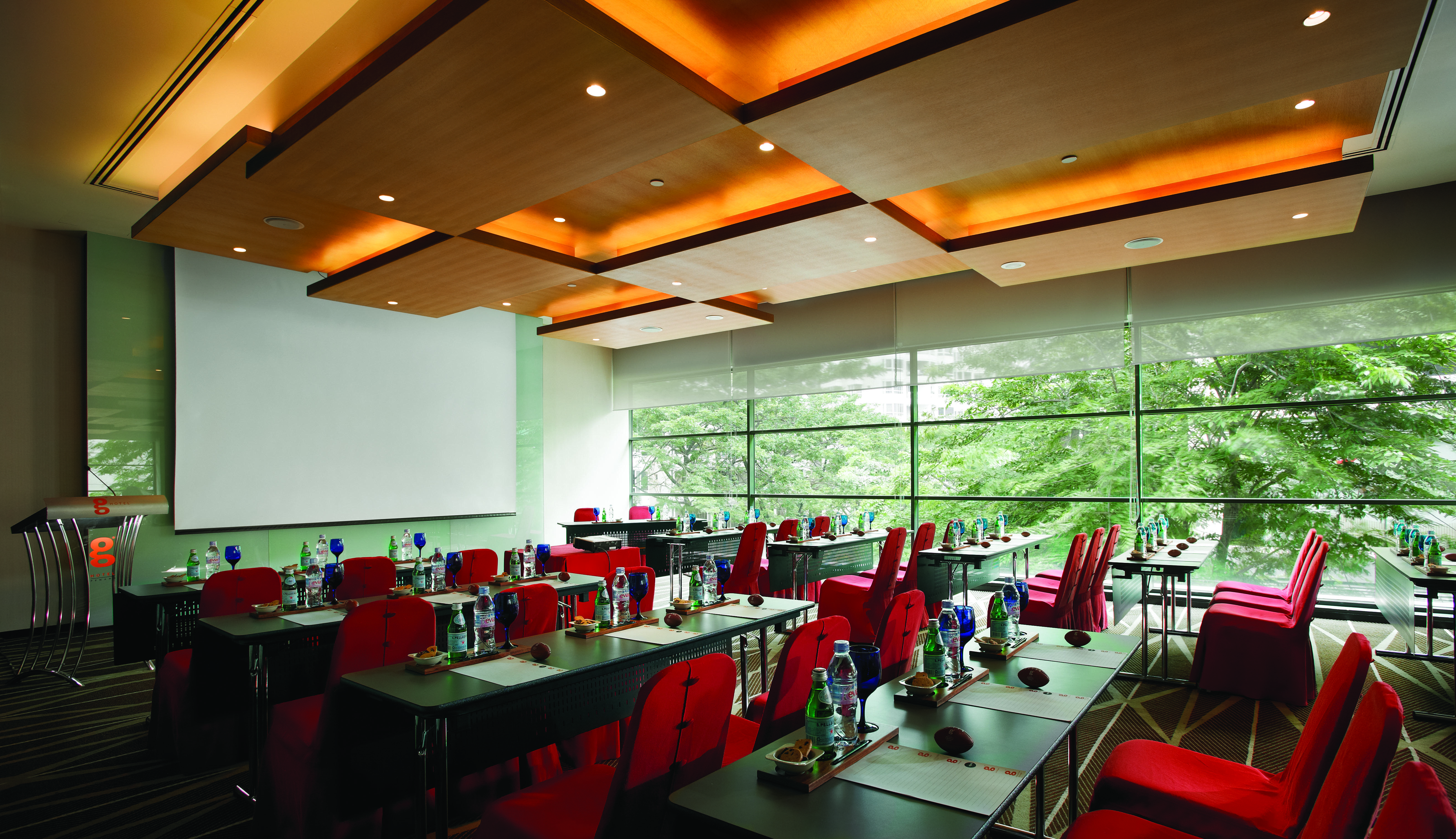 G Hotel Gurney George Town Exterior photo Meeting room