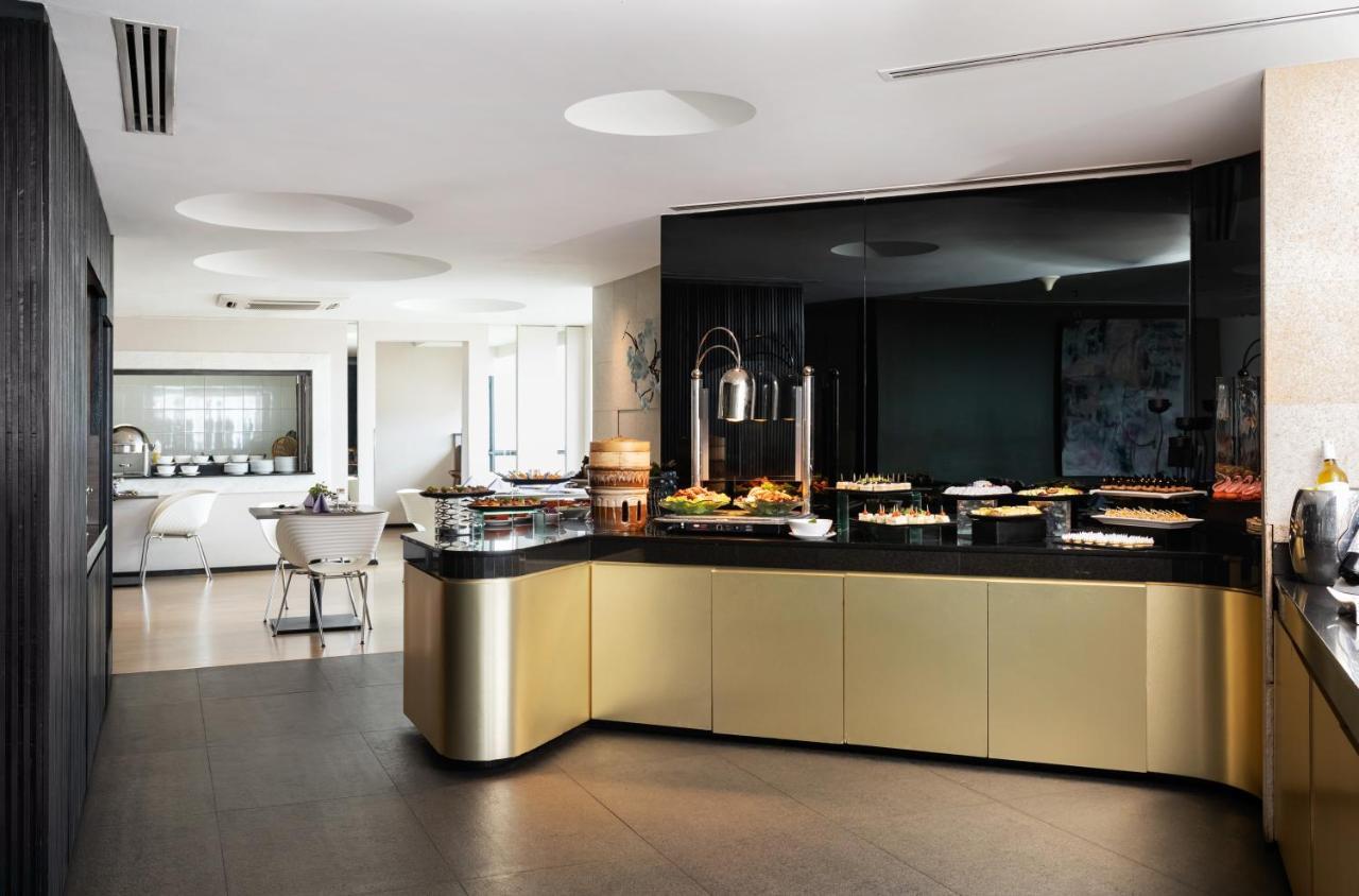 G Hotel Gurney George Town Exterior photo The kitchen