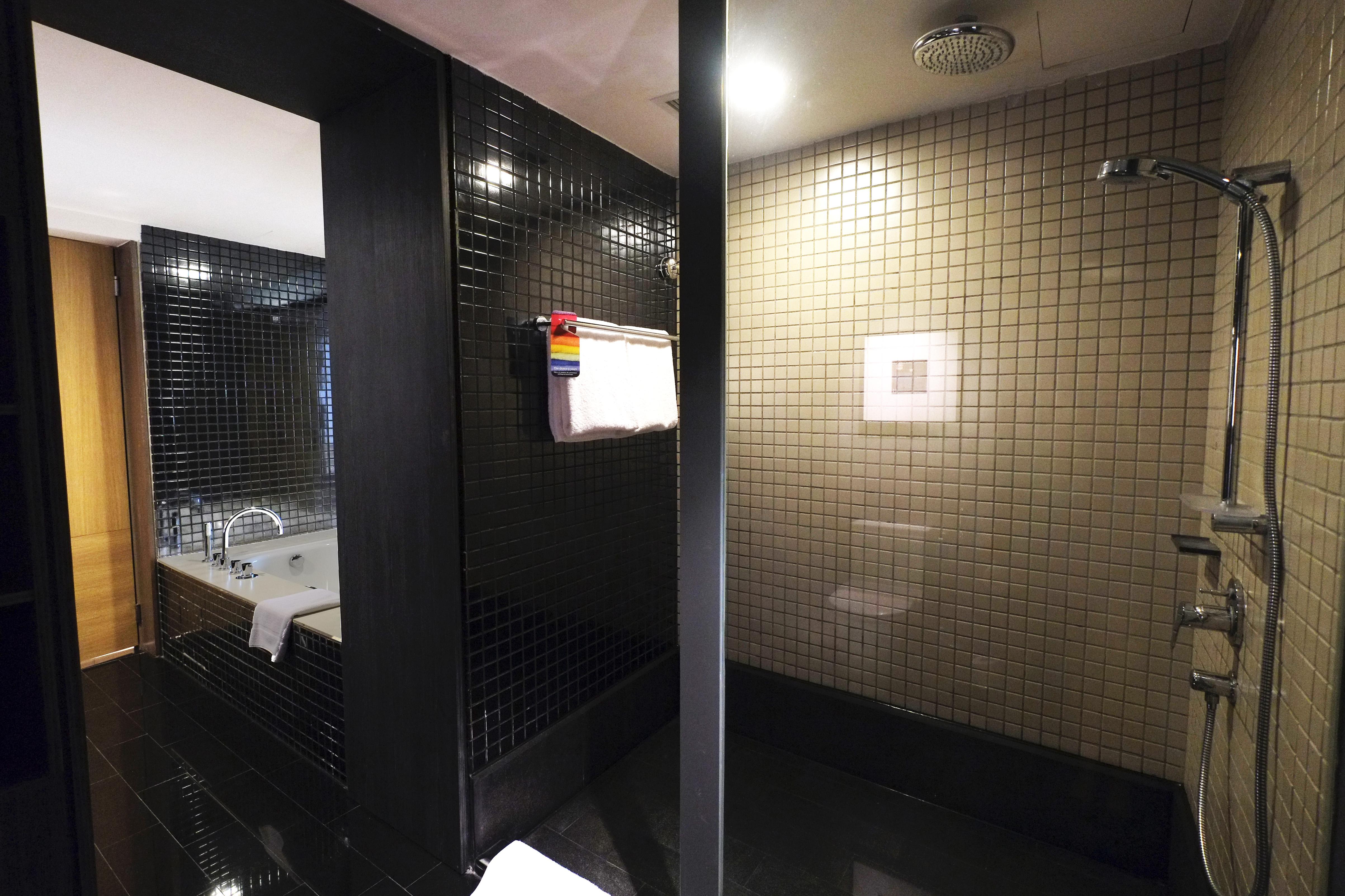 G Hotel Gurney George Town Exterior photo A shower cubicle in a hotel